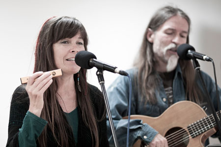 Outi und Lee in der Baptistengemeinde Emmanuel